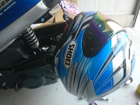 アドレスv125にヘルメットホルダー装着