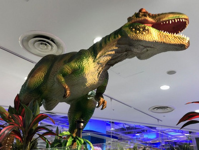 トイザらス 錦糸町店に恐竜が出現！