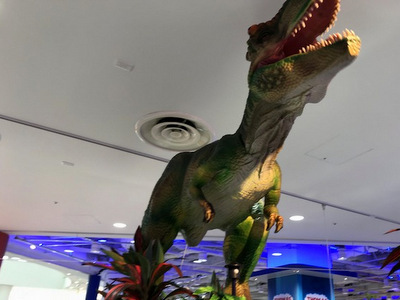 トイザらス 錦糸町店に恐竜が出現！