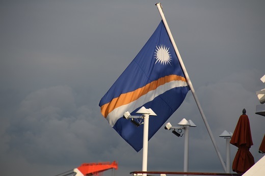 「ノーティカ」船尾のマーシャル諸島の国旗