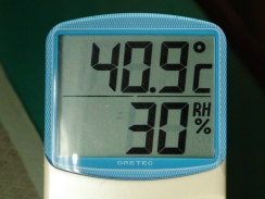 40度を超えた2階客間の温度計