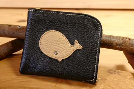 可愛いLファスナーミニ財布：クジラ：革製品
