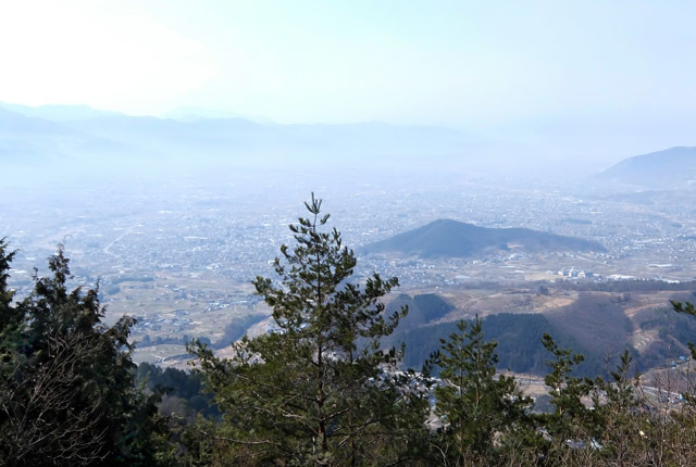 6505 小倉山から甲府盆地の眺め 640×430